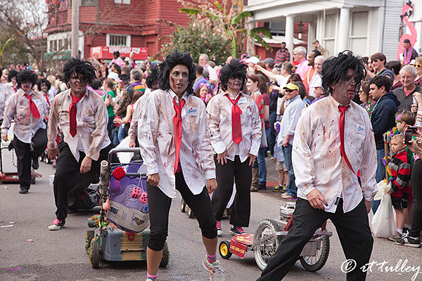 zany,lawn of the dead spanish town mardi gras