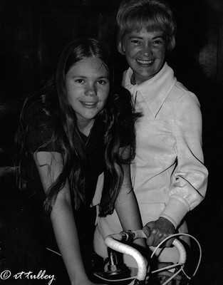 mary beth and mom in 1972