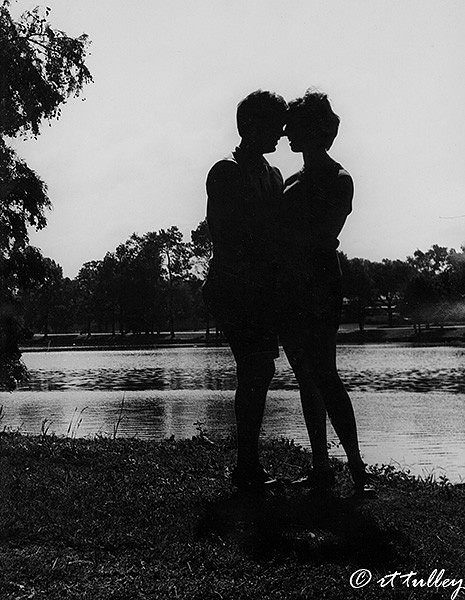 siloetted couple