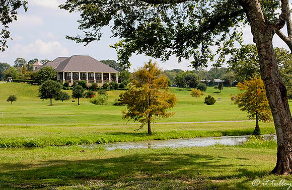 Olde Oaks Clubhouse and Practice area